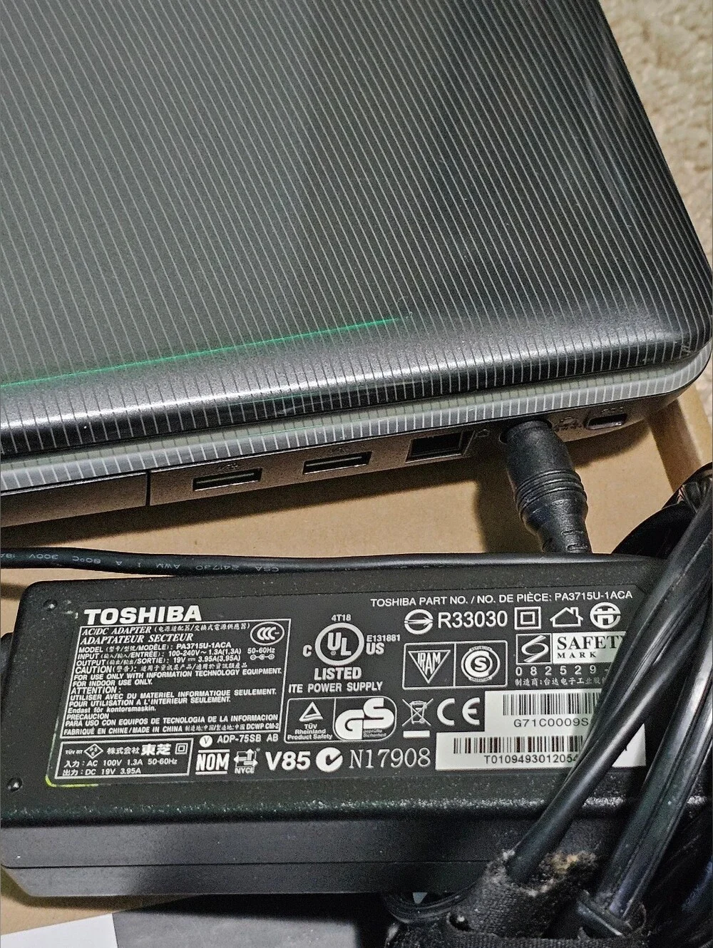 Toshiba Satellite Laptop PC L505D-ES5025 W/ Charger - No Display - Parts/Repair